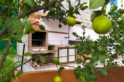 Image de Edara Home - Haus mit privatem Garten by Interhome