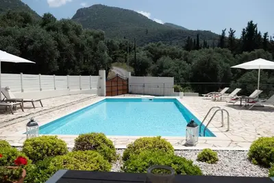 Image de Ferienvilla mit Garten, Grill und Terrasse by Interhome