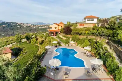 Image de mit Aussicht und Pool by Interhome