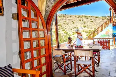 Image de Kretisches Steinhaus mit Gemeinschaftspool by Interhome