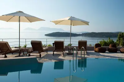 Image de Herrliche Villa mit schönem Pool, Terrasse und Meerblick by Interhome