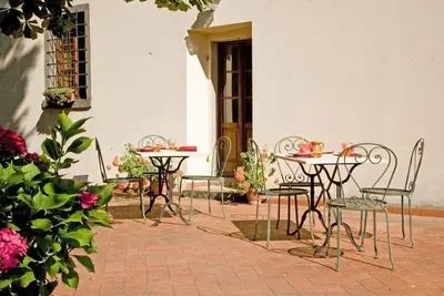 Image de Wohnung in einer alten Villa mit Schwimmbad by Interhome