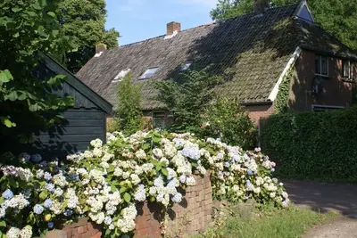 Image de Geschmackvoll eingerichtetes Bauernhaus aus dem 19. by Interhome