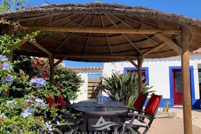 Image de Charmantes Ferienhaus mit schöner Aussicht, 2 Sc by Interhome