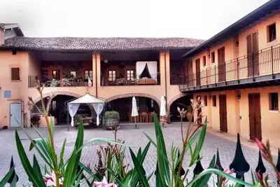 Image de Wohnung mit Garten in der Nähe des Gardasees by Interhome