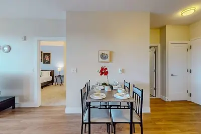 Image de Stylish Home With Free ParkingZA