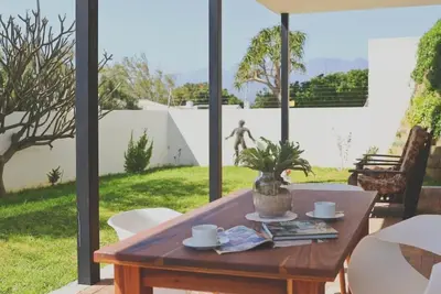 Image de Red Rock Ocean View Villa - Captain's Apartment by Interhome