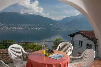 Image de Residenza Viramonte - Casa Bianca, Wohnung 13 by Interhome