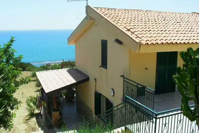 Exklusive Villa mit Strandblick by Interhome