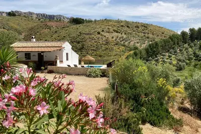 Image de Wunderschön gelegenes Ferienhaus mit privatem Pool by Interhome