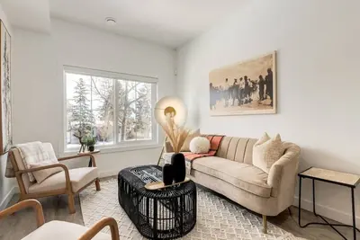 Image de \"The Wyld\"Brand New 2 Bdrm in Killarney!