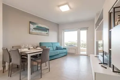 Image de Modern two-room apartment with garden, sea view, close to center and beach