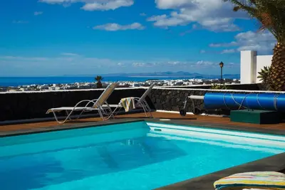 Image de Großes Appartement mit Meerblick auf Lanzarote by Interhome