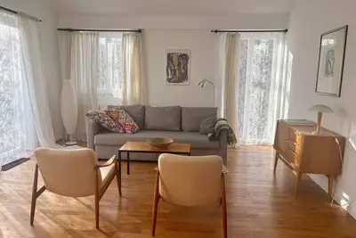 Image de Spacious cottage with dreamy garden, close to the city