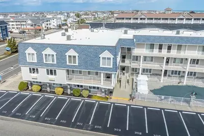 Image de Beach Block 1-Bedroom Condo  – Steps to the Sand & a Heated Saltwater Pool