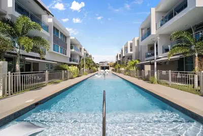 Image de Modern Resort Style Condo Near Airport and Beaches - 2 Pools, Gym, Ac throughout