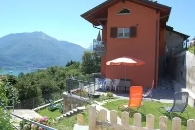 Image de Rustikales Haus in ruhiger Lage mit  Seesicht by Interhome