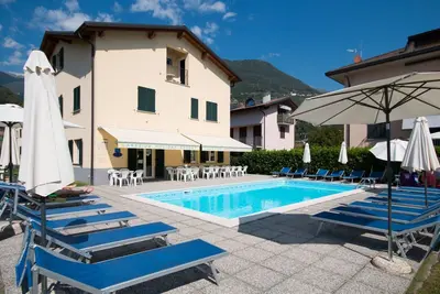 Image de Angenehme Wohnung mit Garten und Pool by Interhome