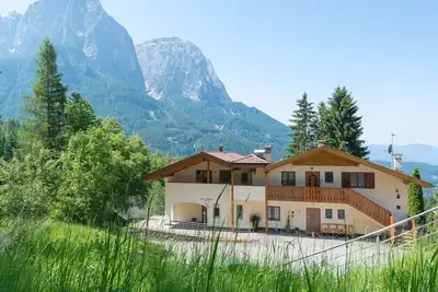 Image de Wohnung in den Dolomiten mit traumhafter Aussicht by Interhome
