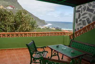 Image de Ländliches Haus mit herrlichem Blick auf das Meer und das Tal. by Interhome