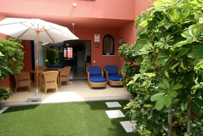 Image de Wunderschönes Ferienhaus im Süden von Gran Canaria mit Garten und gemeinschaftl by Interhome