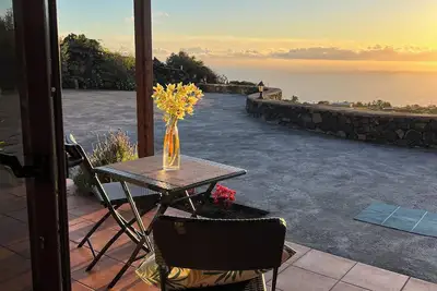 Image de Peaceful Sea View Holiday Home with Stunning Sunsets\".