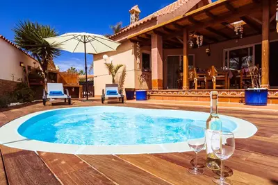 Image de Strandnahes Ferienhaus Hibiscus mit privatem Pool by Interhome