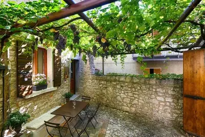 Image de Wohnung Taverne by Interhome