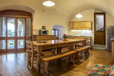 Image de Historisches Haus mit Seeblick by Interhome