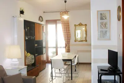 Image de Sehr zentral mit Parkmöglichkeit by Interhome