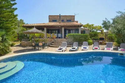 Image de Villa mit Garten, Grill und Terrasse by Interhome