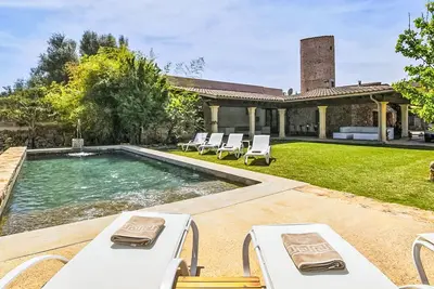 Image de Luxuriöse Villa mit Pool und Klimaanlage für 8 Personen by Interhome