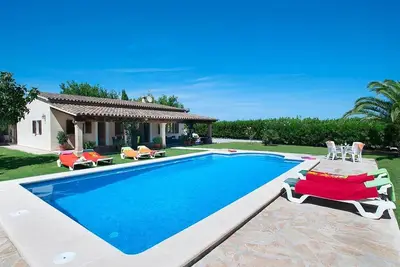 Image de Schönes Ferienhaus in Alcúdia mit Großem Pool by Interhome