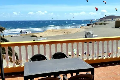 Image de Haus mit Wifi und Terrasse direkt am Strand by Interhome