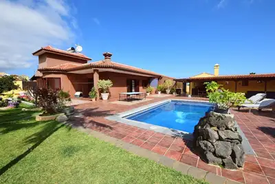 Image de Haus Alina mit beheizbarem privatpool und barbecue by Interhome