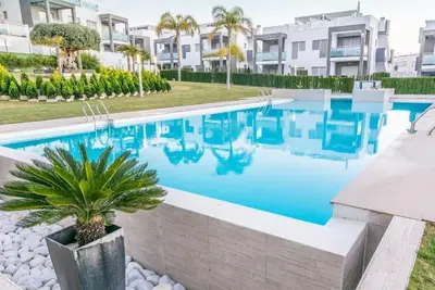 Image de \"Sunny Villa\" mit Schwimmbad by Interhome