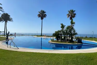 Image de mit Infinity-Pool by Interhome