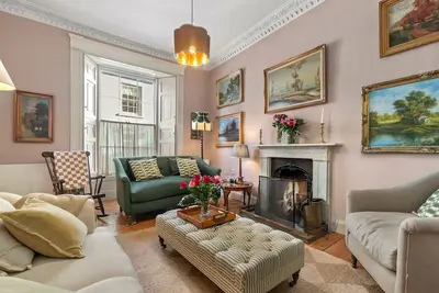 Image de 2 Olive Buildings - Within the Town Walls