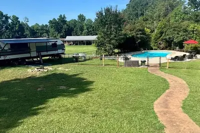 Image de Indian Creek Farms Poolside Camper