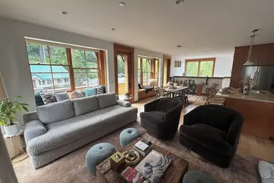 Image de Luxury In-Town Penthouse Suite with beachfront Park, Ocean View