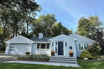 Image de Newly constructed 3 Bedroom home  sleeps up to 8 people. Fifa tournament special