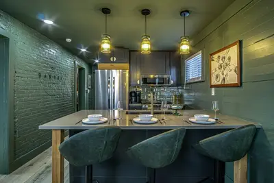 Image de New! Speakeasy Cottage-Available for Christmas