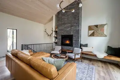 Image de Cozy Luxury | Hot Tub + Fire place + Fire Pit