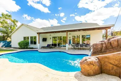 Image de Arcadia Lux w/2 Mstr Beds, Office + Heat Salt Pool