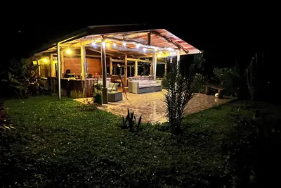 Image de 2 bedroom cabin off grid, 100 acres in Tayutic, Turrialba The Sloth Bar at Tmr