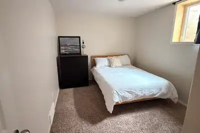 Image de Spacious 5-bedroom home in South Lethbridge. Sleeps 12