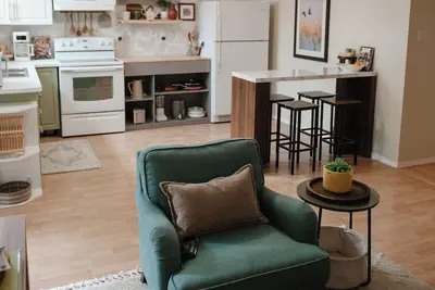 Image de Stylish 3br Retreat, Prime Local, Sleeps 8+Trundle