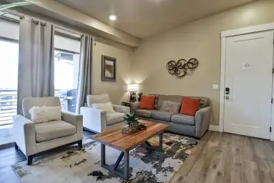 C10-C11 Combo-Luxurious Moab Vacation Rental~Pool