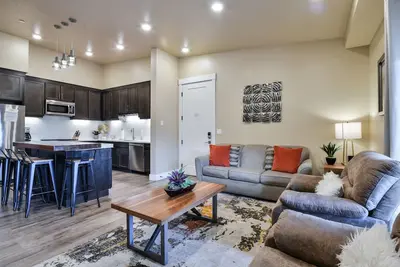 C5 and C8 Combo - Moab Escape- Heated Pool-Hot Tub