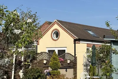 Image de The Garden Cottage, romantic, with a garden in Hinckley